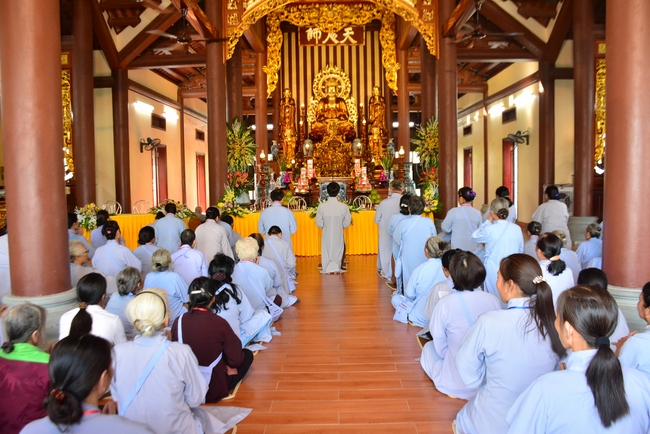 The 2nd-day Retreat meditation - reciting the Buddha's name and the Ordination Ceremony at Tay Khanh Pagoda