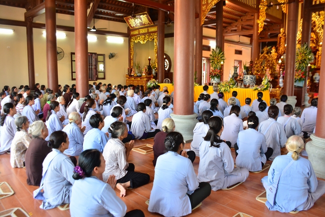 The 2nd-day Retreat meditation - reciting the Buddha's name and the Ordination Ceremony at Tay Khanh Pagoda