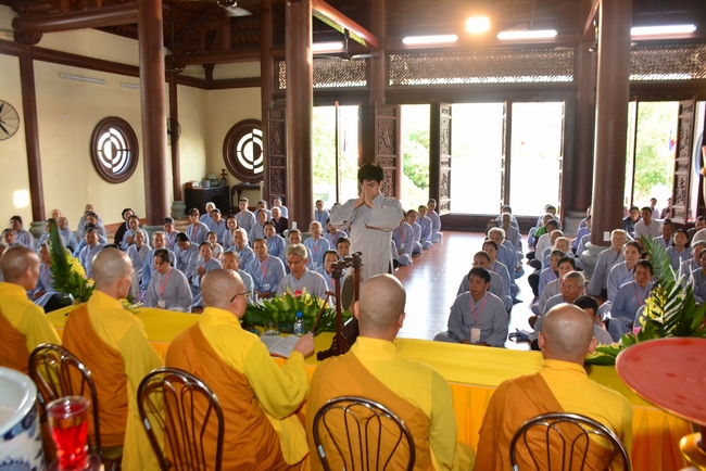 The 2nd-day Retreat meditation - reciting the Buddha's name and the Ordination Ceremony at Tay Khanh Pagoda