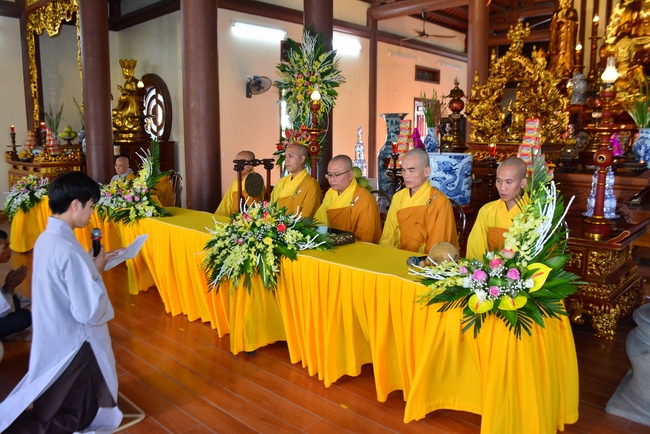 The 2nd-day Retreat meditation - reciting the Buddha's name and the Ordination Ceremony at Tay Khanh Pagoda