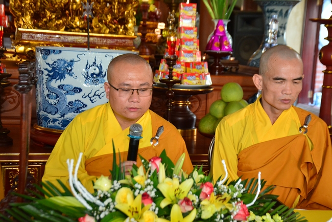 The 2nd-day Retreat meditation - reciting the Buddha's name and the Ordination Ceremony at Tay Khanh Pagoda