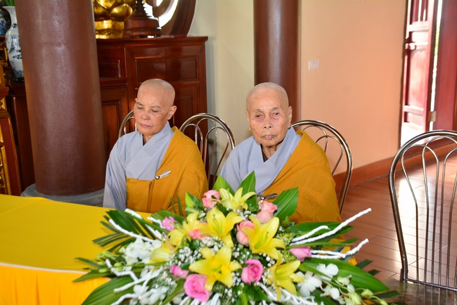 The 2nd-day Retreat meditation - reciting the Buddha's name and the Ordination Ceremony at Tay Khanh Pagoda