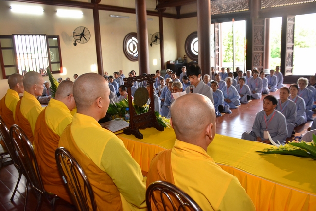 The 2nd-day Retreat meditation - reciting the Buddha's name and the Ordination Ceremony at Tay Khanh Pagoda