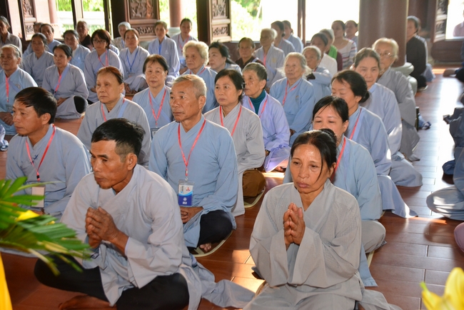 The 2nd-day Retreat meditation - reciting the Buddha's name and the Ordination Ceremony at Tay Khanh Pagoda