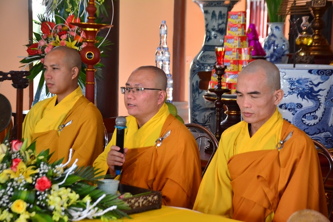 The 2nd-day Retreat meditation - reciting the Buddha's name and the Ordination Ceremony at Tay Khanh Pagoda