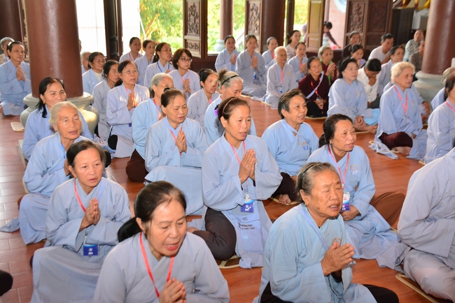 The 2nd-day Retreat meditation - reciting the Buddha's name and the Ordination Ceremony at Tay Khanh Pagoda