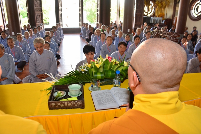 The 2nd-day Retreat meditation - reciting the Buddha's name and the Ordination Ceremony at Tay Khanh Pagoda