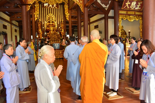 The 2nd-day Retreat meditation - reciting the Buddha's name and the Ordination Ceremony at Tay Khanh Pagoda