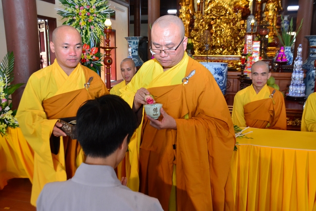 The 2nd-day Retreat meditation - reciting the Buddha's name and the Ordination Ceremony at Tay Khanh Pagoda