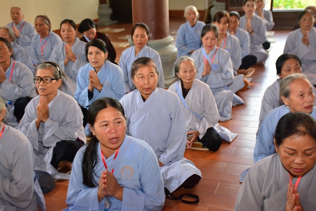 The 2nd-day Retreat meditation - reciting the Buddha's name and the Ordination Ceremony at Tay Khanh Pagoda