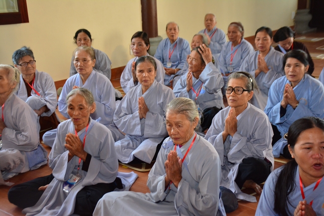 The 2nd-day Retreat meditation - reciting the Buddha's name and the Ordination Ceremony at Tay Khanh Pagoda