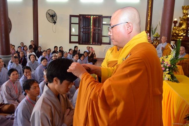 The 2nd-day Retreat meditation - reciting the Buddha's name and the Ordination Ceremony at Tay Khanh Pagoda