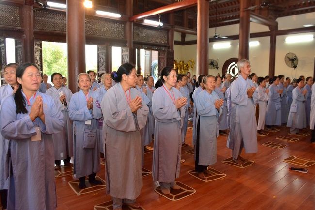 The 2nd-day Retreat meditation - reciting the Buddha's name and the Ordination Ceremony at Tay Khanh Pagoda