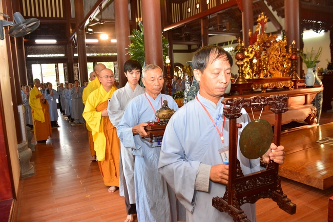 The 2nd-day Retreat meditation - reciting the Buddha's name and the Ordination Ceremony at Tay Khanh Pagoda