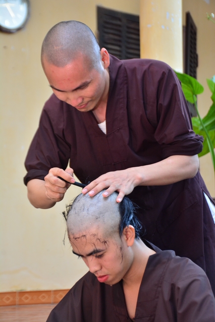 The 2nd-day Retreat meditation - reciting the Buddha's name and the Ordination Ceremony at Tay Khanh Pagoda