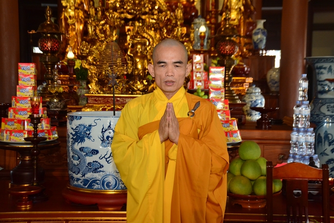 The 2nd-day Retreat meditation - reciting the Buddha's name and the Ordination Ceremony at Tay Khanh Pagoda