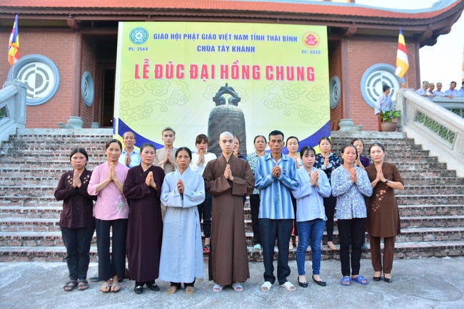 The 2nd-day Retreat meditation - reciting the Buddha's name and the Ordination Ceremony at Tay Khanh Pagoda
