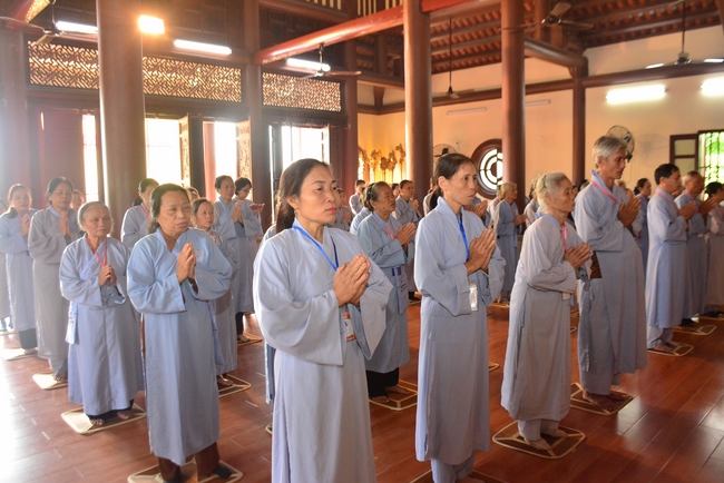 The 2nd-day Retreat meditation - reciting the Buddha's name and the Ordination Ceremony at Tay Khanh Pagoda