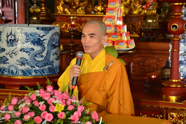 The 2nd-day Retreat meditation - reciting the Buddha's name and the Ordination Ceremony at Tay Khanh Pagoda