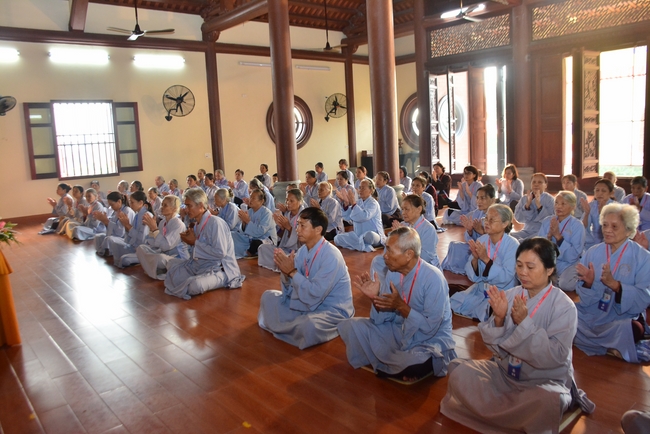 The 2nd-day Retreat meditation - reciting the Buddha's name and the Ordination Ceremony at Tay Khanh Pagoda