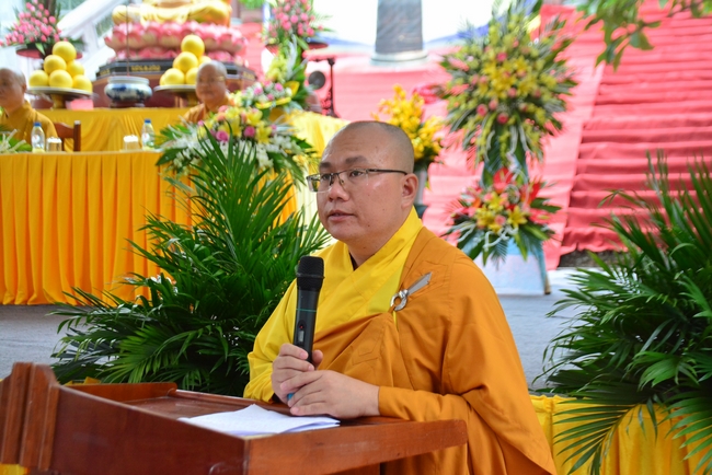 The rite casting Great bell at Tay Khanh pagoda