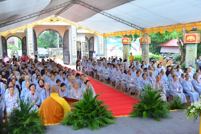 The rite casting Great bell at Tay Khanh pagoda
