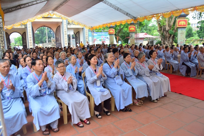 The rite casting Great bell at Tay Khanh pagoda