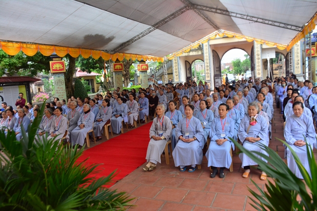 The rite casting Great bell at Tay Khanh pagoda