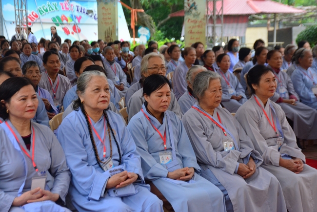 The rite casting Great bell at Tay Khanh pagoda