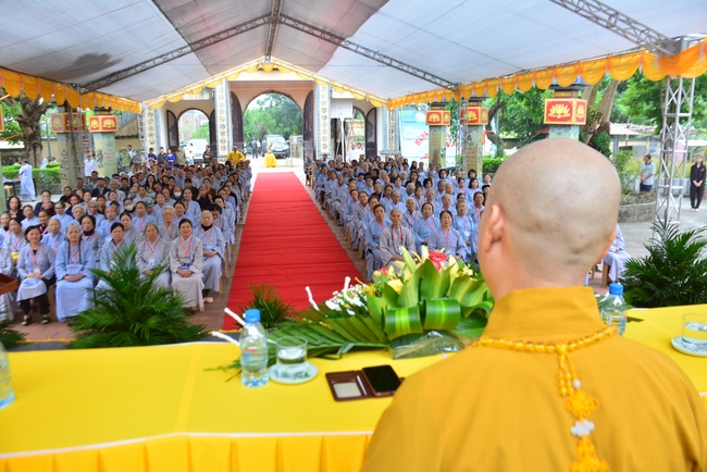 The rite casting Great bell at Tay Khanh pagoda
