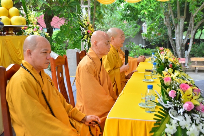 The rite casting Great bell at Tay Khanh pagoda
