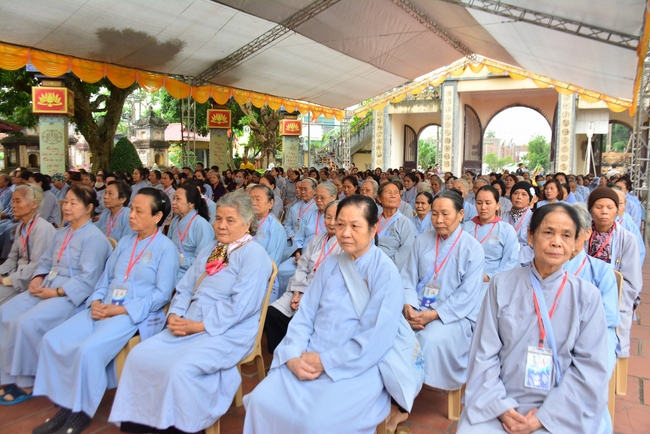 The rite casting Great bell at Tay Khanh pagoda