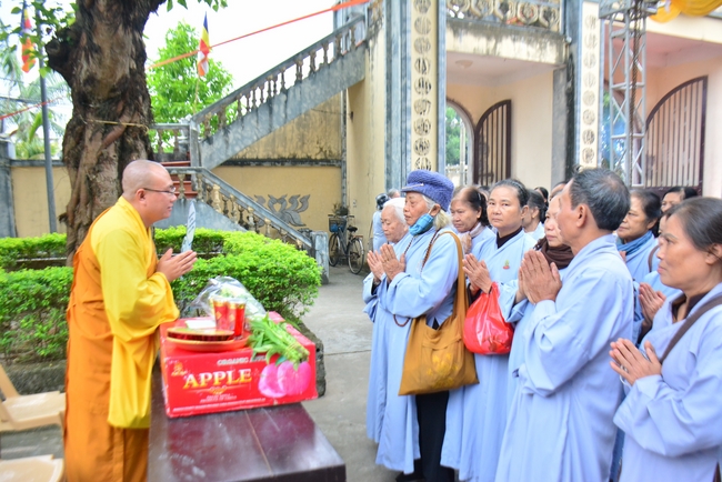 The rite casting Great bell at Tay Khanh pagoda