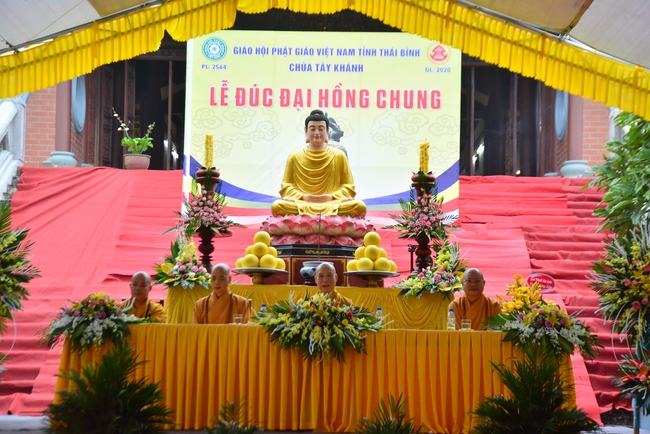 The rite casting Great bell at Tay Khanh pagoda