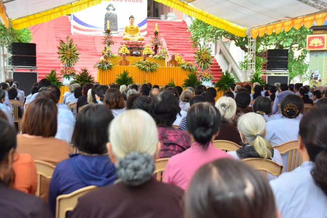 The rite casting Great bell at Tay Khanh pagoda