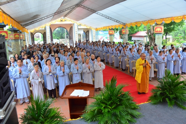 The rite casting Great bell at Tay Khanh pagoda