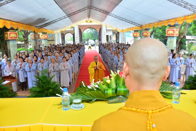 The rite casting Great bell at Tay Khanh pagoda
