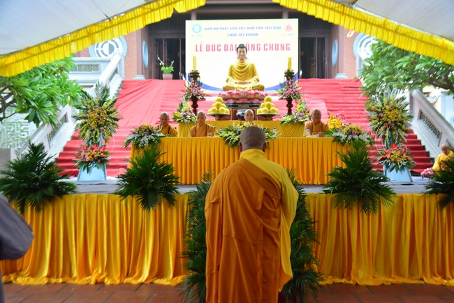 The rite casting Great bell at Tay Khanh pagoda