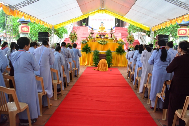 The rite casting Great bell at Tay Khanh pagoda