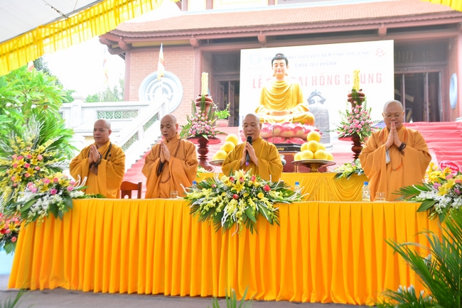 The rite casting Great bell at Tay Khanh pagoda