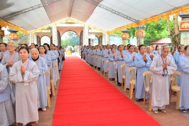 The rite casting Great bell at Tay Khanh pagoda