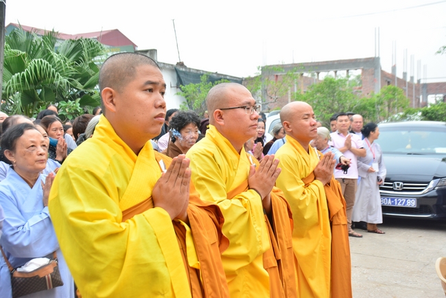 The rite casting Great bell at Tay Khanh pagoda