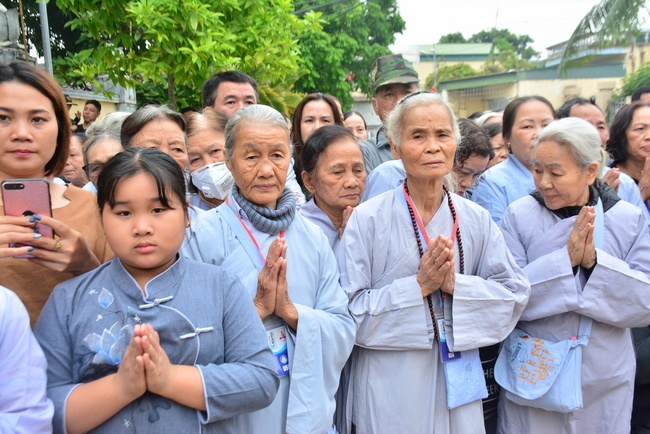 The rite casting Great bell at Tay Khanh pagoda