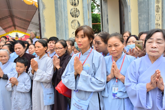 The rite casting Great bell at Tay Khanh pagoda