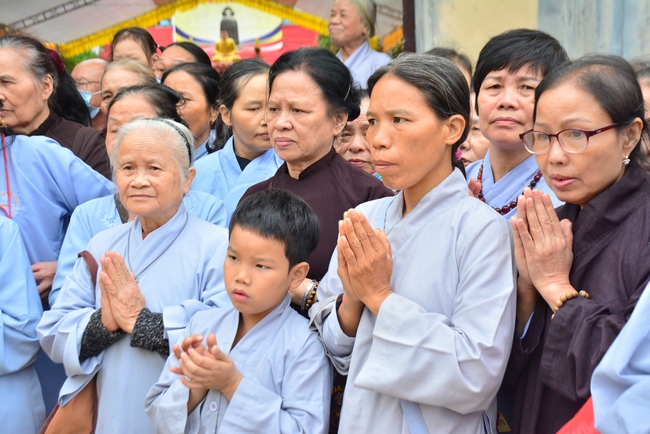 The rite casting Great bell at Tay Khanh pagoda