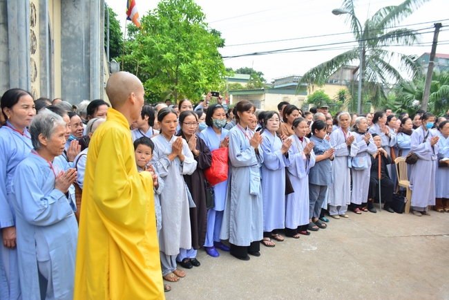 The rite casting Great bell at Tay Khanh pagoda
