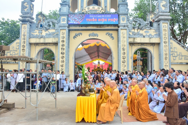 The rite casting Great bell at Tay Khanh pagoda