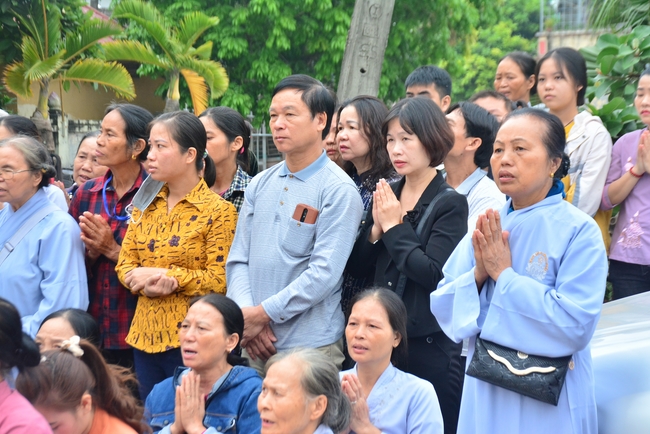The rite casting Great bell at Tay Khanh pagoda