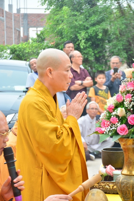 The rite casting Great bell at Tay Khanh pagoda