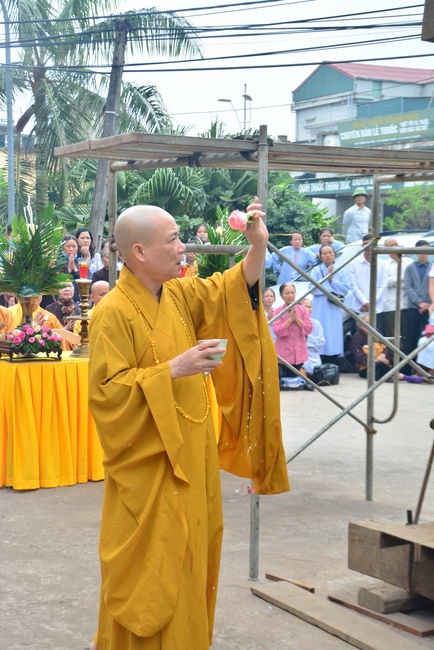 The rite casting Great bell at Tay Khanh pagoda